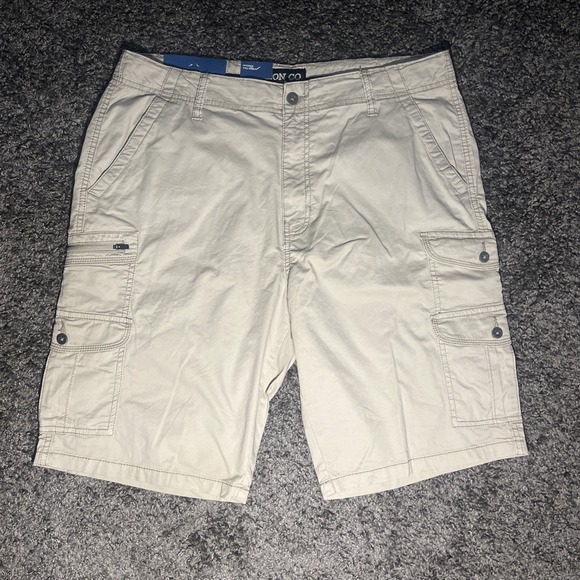 Iron Co. Other - Iron Co Men's Cargo Shorts 36 Khaki wheat colored‎ stretch material